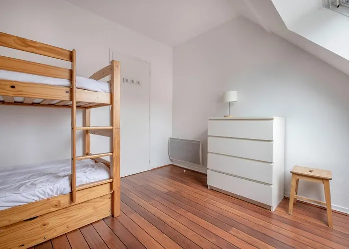 A 300m De La Plage, Pour 4 Apartment *