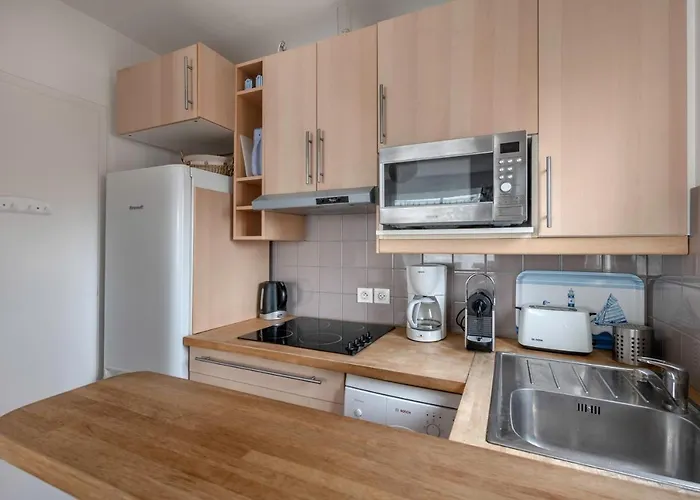 A 300m De La Plage, Pour 4 Apartment *